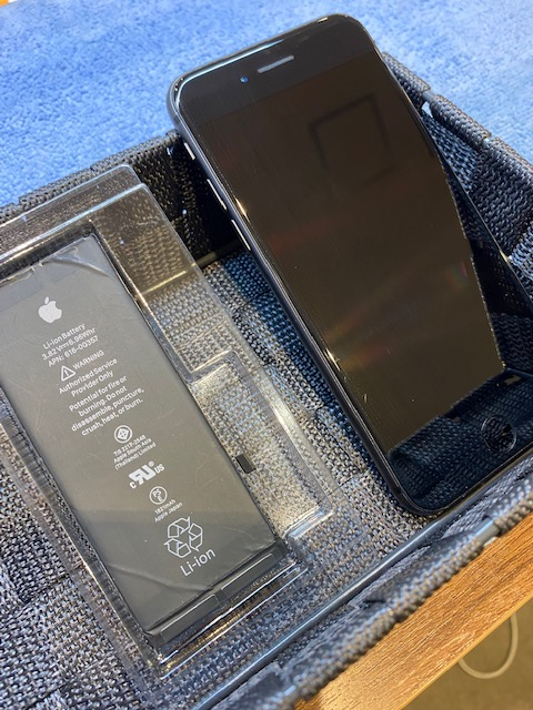 iPhone８のバッテリー交換【河内長野市からお越しのお客様】